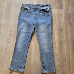 Judy Blue Womens Skinny Fit Crop Jeans Size 9/29 Light Wash Denim Casual Stylish